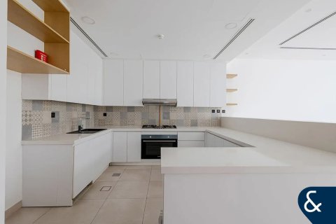 Villa in Jumeirah Luxury, Jumeirah Golf Estates, Dubai 3 bedrooms, 178 sq.m. № 76658 - photo 3