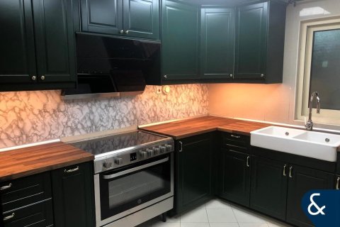 Apartment in Lake Almas West, Jumeirah Lake Towers, Dubai 2 bedrooms, 101 sq.m. № 76657 - photo 2