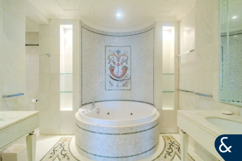 Купить квартиру в Palazzo Versace, Culture Village, Дубай: 3 спальни, 208м², № 75081 - фото 11