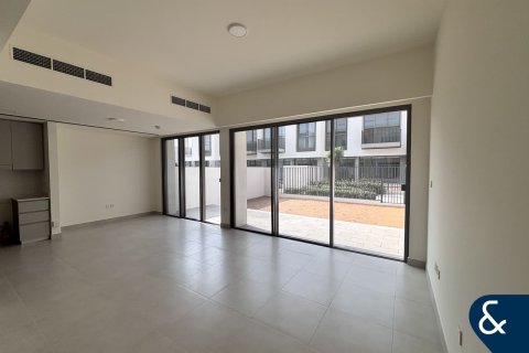 Купить виллу в The Valley, Дубай: 3 спальни, 178м², № 75060 - фото 18