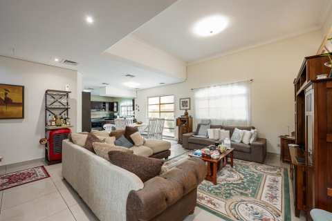 Villa in Dubai Sports City, Dubai 3 bedrooms, 195.04 sq.m. № 142070 - photo 6