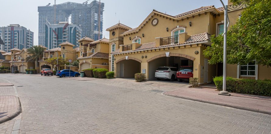 Villa in Dubai Sports City, Dubai 3 bedrooms, 195.04 sq.m. № 142070