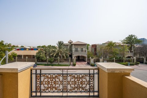 Villa in Dubai Sports City, Dubai 3 bedrooms, 195.04 sq.m. № 142070 - photo 2