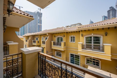 Villa in Dubai Sports City, Dubai 3 bedrooms, 195.04 sq.m. № 142070 - photo 3