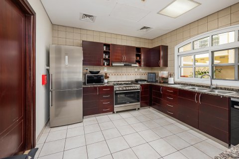 Villa in Dubai Sports City, Dubai 3 bedrooms, 195.04 sq.m. № 142070 - photo 9
