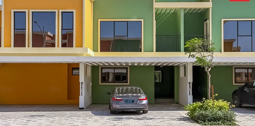 Таунхаус в Дубае, 3 спальни, 144м², № 111252