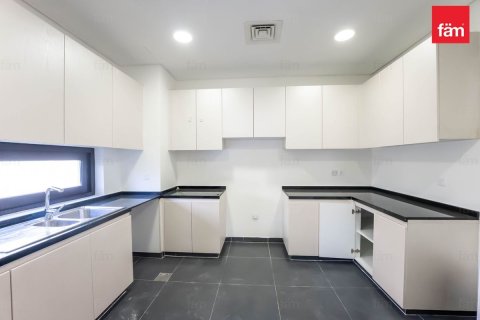 Снять в аренду виллу в Дубае: 3 спальни, 260.2м², № 91763 - фото 11