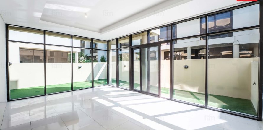 Вилла в Дубае, 3 спальни, 260.2м², № 91763