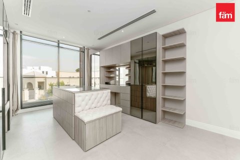 Villa in Al Barsha, Dubai 5 bedrooms, 910.4 sq.m. № 49038 - photo 13