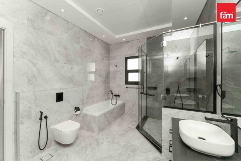 Villa in Al Barsha, Dubai 5 bedrooms, 910.4 sq.m. № 49038 - photo 18