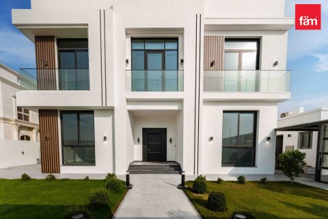Villa in Al Barsha, Dubai 5 bedrooms, 910.4 sq.m. № 49038 - photo 1