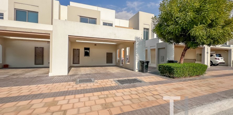 Adosado en Town Square, Dubai, 3 dormitorios, 206 m², № 16876