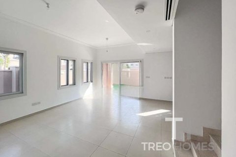 Снять в аренду таунхаус в Casa Viva, Serena, Дубай: 3 спальни, 175м², № 16868 - фото 3