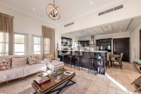 Villa in The Villa, Dubai 4 bedrooms, 469 sq.m. № 21041 - photo 2