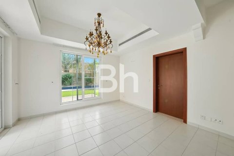 Villa in Arabian Ranches, Dubai 4 bedrooms, 354 sq.m. № 57196 - photo 2