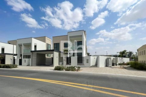 Villa in Arabian Ranches 3, Dubai 4 bedrooms, 611 sq.m. № 57216 - photo 2