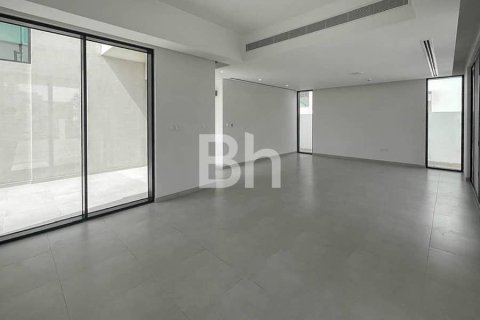 Villa in Arabian Ranches 3, Dubai 4 bedrooms, 611 sq.m. № 57216 - photo 1