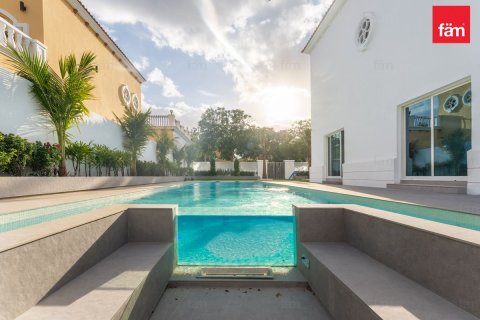 Villa en Dubai, 5 dormitorios, 801.7 m², № 90529 - foto 5