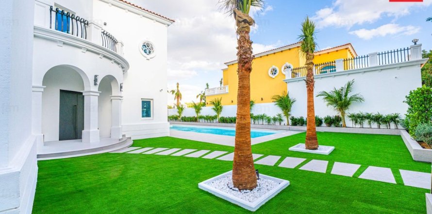 Villa en Dubai, 5 dormitorios, 801.7 m², № 90529