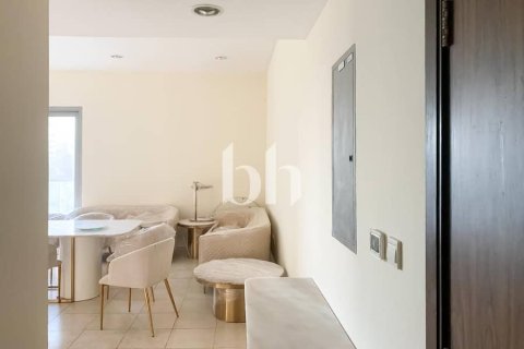 Apartment in Business Bay, Dubai 2 bedrooms, 136 sq.m. № 56350 - photo 1