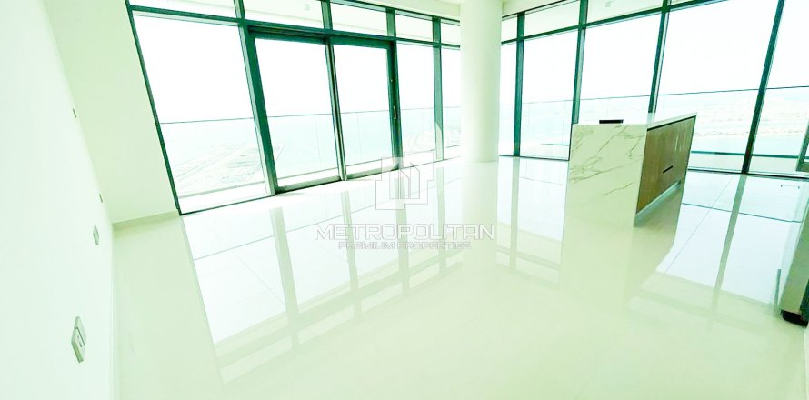 Apartment in EMAAR Beachfront, Dubai Harbour, Dubai 3 bedrooms, 180 sq.m. № 73910