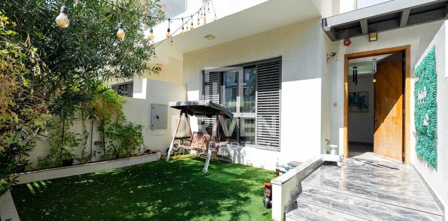 Villa à District 12, Jumeirah Village Circle, Dubai, 4 chambres, 213.12 m², № 138544