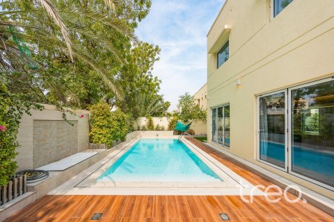 Villa in Meadows, Dubai 4 bedrooms, 390.19 sq.m. № 134696 - photo 28