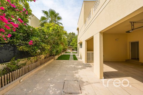 Villa in Meadows, Dubai 4 bedrooms, 390.19 sq.m. № 134696 - photo 30