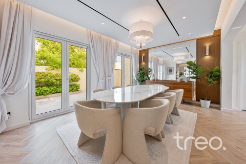 Villa in Meadows, Dubai 4 bedrooms, 390.19 sq.m. № 134696 - photo 15
