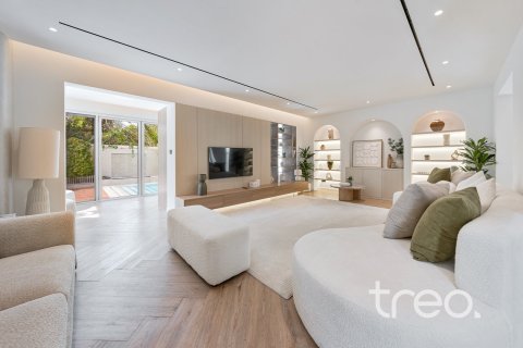 Villa in Meadows, Dubai 4 bedrooms, 390.19 sq.m. № 134696 - photo 21