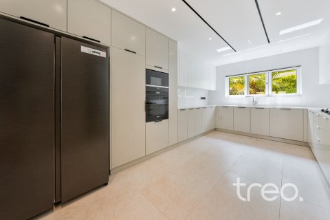 Villa in Meadows, Dubai 4 bedrooms, 390.19 sq.m. № 134696 - photo 13