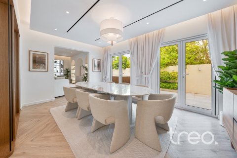 Villa in Meadows, Dubai 4 bedrooms, 390.19 sq.m. № 134696 - photo 20
