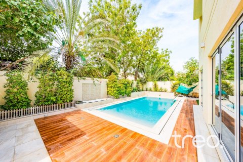 Villa in Meadows, Dubai 4 bedrooms, 390.19 sq.m. № 134696 - photo 11