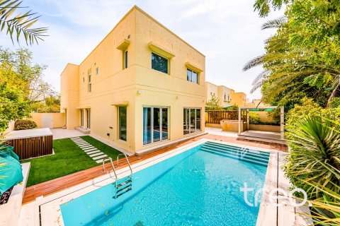Villa in Meadows, Dubai 4 bedrooms, 390.19 sq.m. № 134696 - photo 22