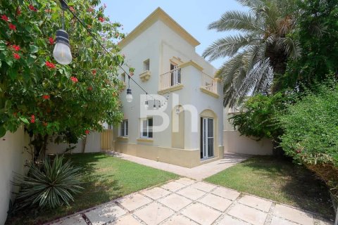 Villa in The Springs, Dubai 2 bedrooms, 246 sq.m. № 57942 - photo 1