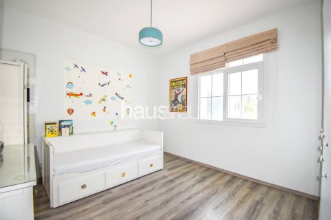 Снять в аренду виллу в Арабиан Ранчес, Дубай: 3 спальни, 259м², № 44945 - фото 9
