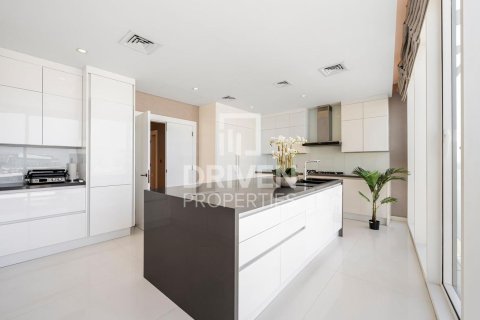 Apartment in The Crescent, Palm Jumeirah, Dubai 4 bedrooms, 1195.57 sq.m. № 136183 - photo 6