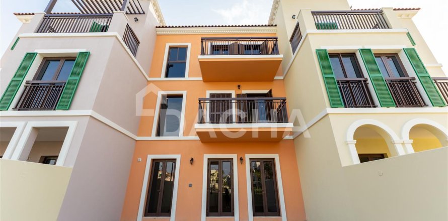 Adosado en Jumeirah, Dubai, 3 dormitorios, 344.4 m², № 6985