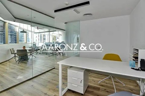 Oficina en Jumeirah Lake Towers, Dubai, 179 m², № 84941 - foto 4