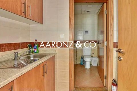 Oficina en Jumeirah Lake Towers, Dubai, 179 m², № 84941 - foto 9