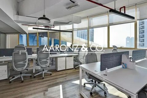 Oficina en Jumeirah Lake Towers, Dubai, 179 m², № 84941 - foto 3