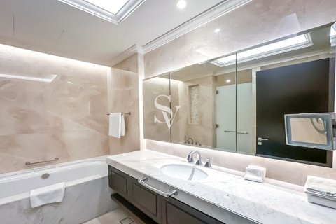 Penthouse in Downtown Dubai (Downtown Burj Dubai), Dubai 4 bedrooms, 379 sq.m. № 108004 - photo 4