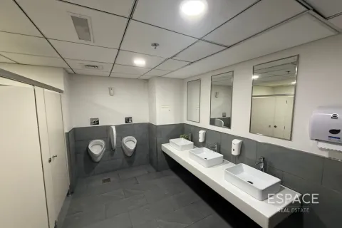 Office in Jumeirah Lake Towers, Dubai 117 sq.m. № 71320 - photo 7