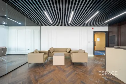 Снять в аренду офис в The Citadel Tower, Бизнес-Бэй, Дубай: 82м², № 71306 - фото 10