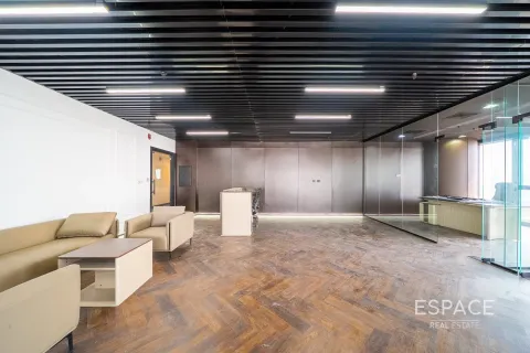 Снять в аренду офис в The Citadel Tower, Бизнес-Бэй, Дубай: 82м², № 71306 - фото 12