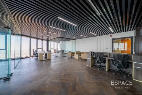 Снять в аренду офис в The Citadel Tower, Бизнес-Бэй, Дубай: 82м², № 71306 - фото 2