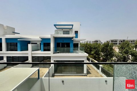 Villa en Dubai, 5 dormitorios, 219.6 m², № 47751 - foto 1