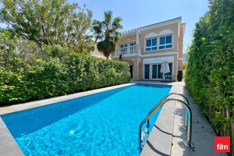 Villa à Dubai, 2 chambres, 633.1 m², № 99486