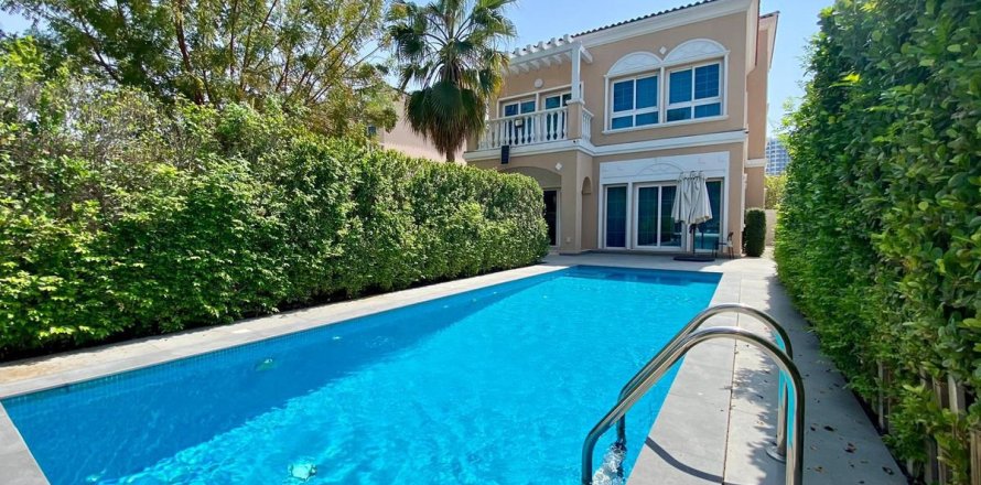 Villa à Dubai, 2 chambres, 633.1 m², № 99486
