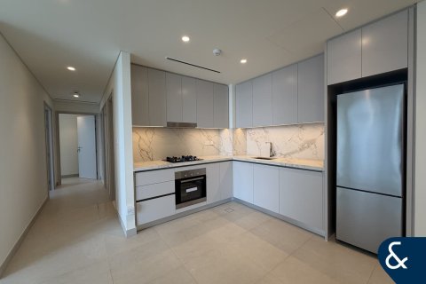 Снять в аренду квартиру в EMAAR Beachfront, Dubai Harbour, Дубай: 2 спальни, 111м², № 91464 - фото 3